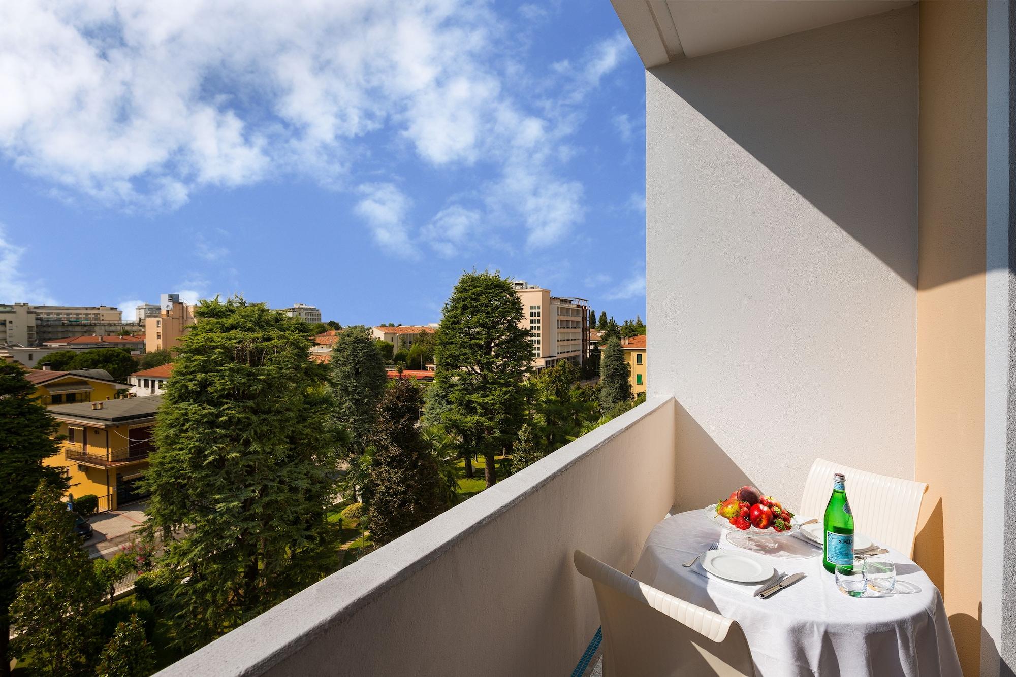 Metropole Hotel 4*